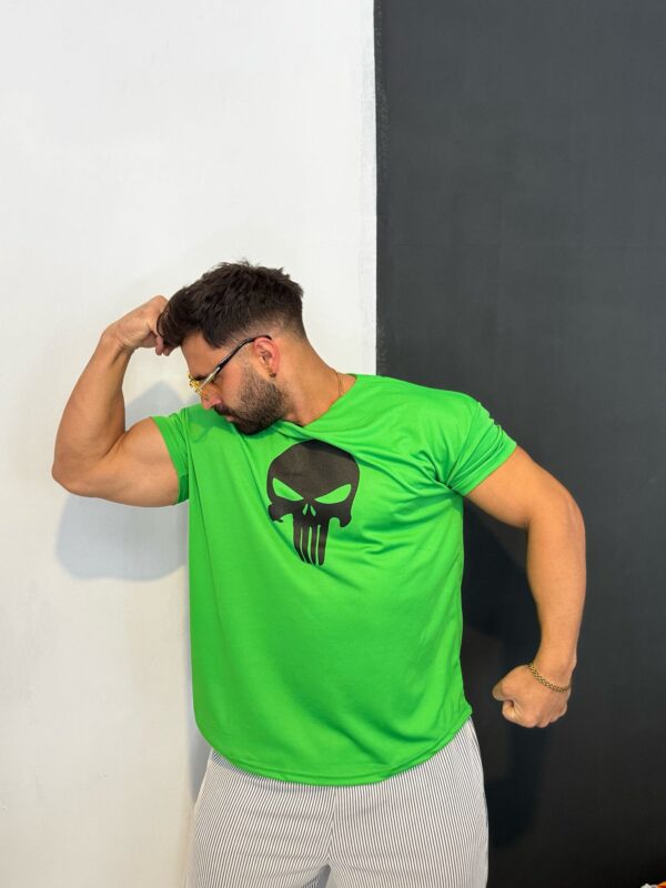 Punisher Baskılı V Yaka Kollar Dar Yeşil Hafif T-shirt - Görsel 2