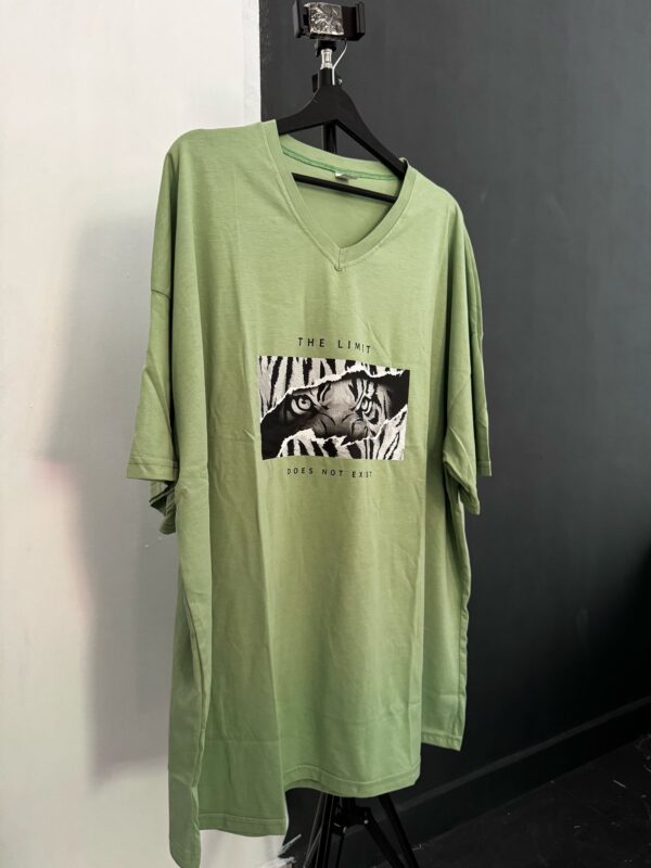 V Yaka %100 Pamuk BÜYÜK Beden Kaplan Baskılı Oversize Yeşil  T-shirt - Görsel 3