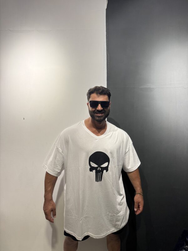 Beyaz Punisher V Yaka Battal Penye Tişört - Görsel 5