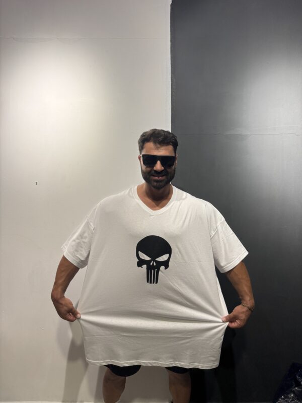 Beyaz Punisher V Yaka Battal Penye Tişört