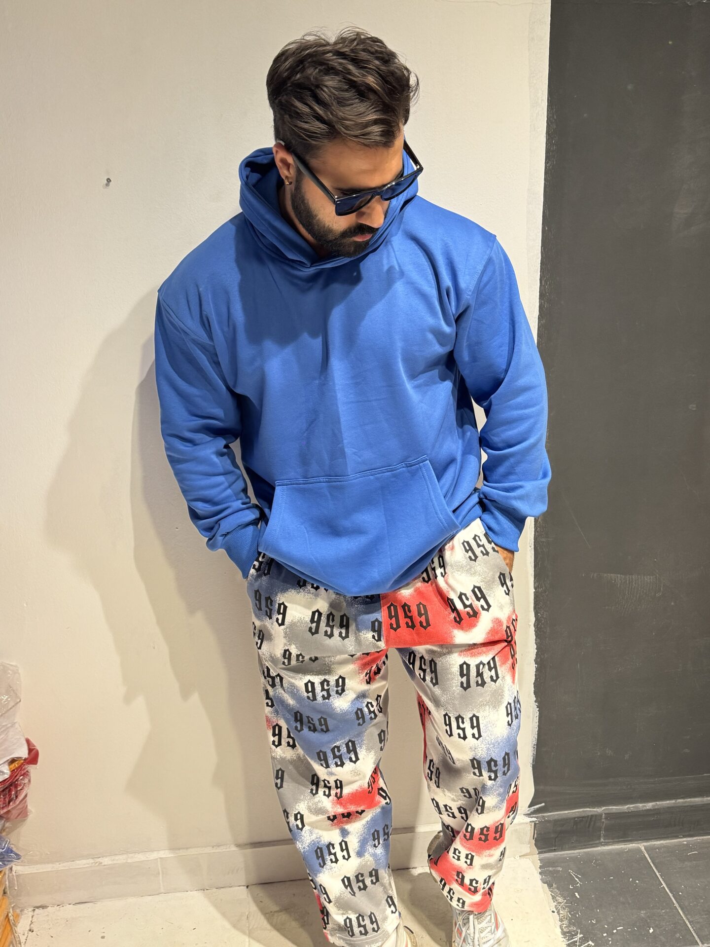 Turuncu ya da Mavi Kapşonlu Seçeneği İle 959 no Eşofman Takım Tarz Kombin - Görsel 3