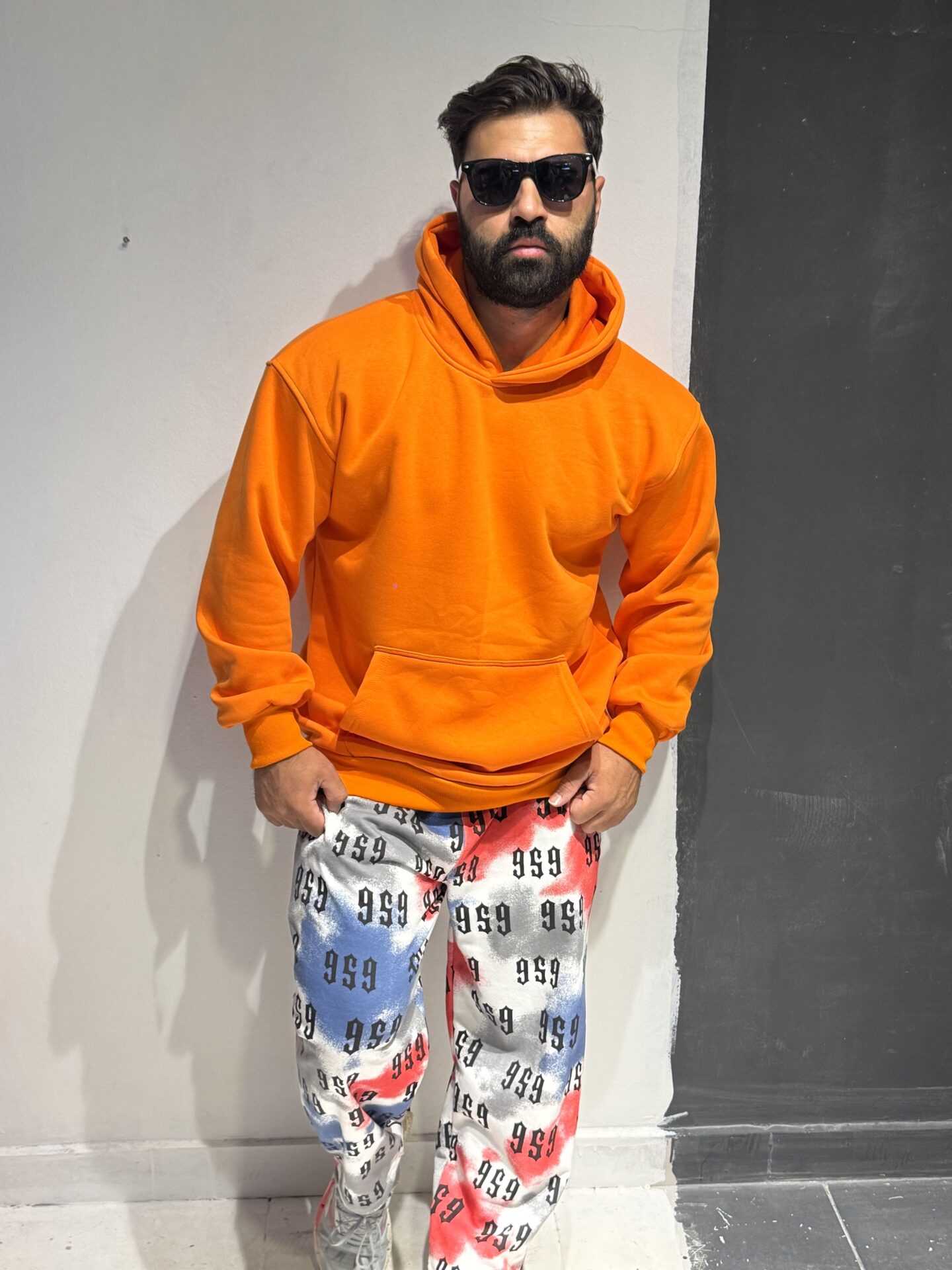 Turuncu ya da Mavi Kapşonlu Seçeneği İle 959 no Eşofman Takım Tarz Kombin - Görsel 5