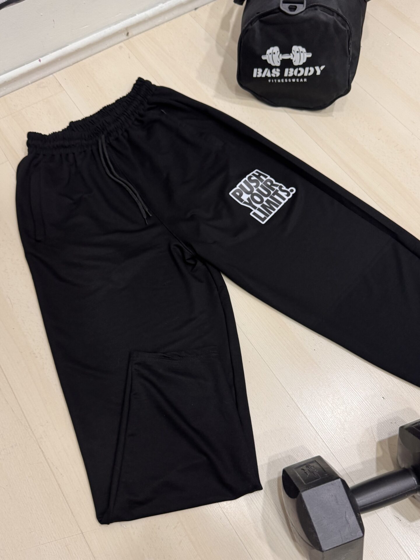 Sınırları Zorla Siyah Likralı Esnek Ve Kullanışlı Eşofman Altı Çift Fermuarlı Ve Derin Cepli - Görsel 4