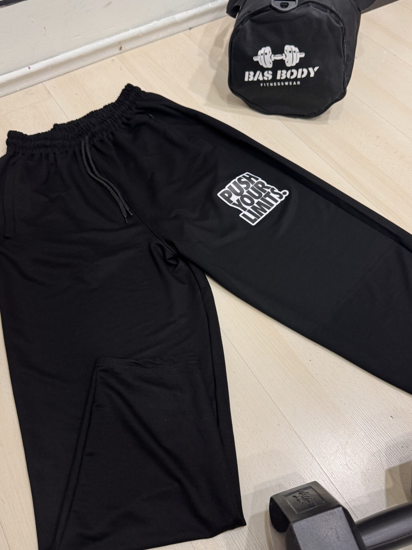 Sınırları Zorla Siyah Likralı Esnek Ve Kullanışlı Eşofman Altı Çift Fermuarlı Ve Derin Cepli - Görsel 5