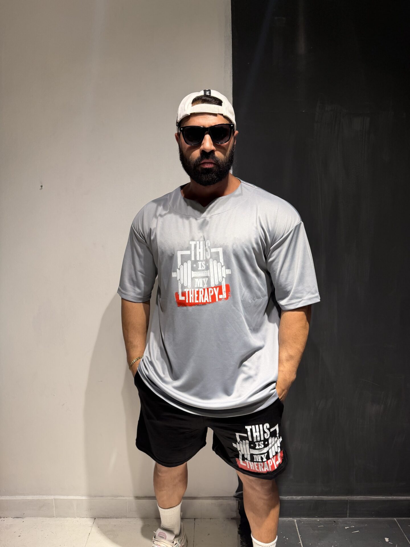Fitness Aşıklarına Gri This İs My Therapy Delikli Kumaş Relaxx Model Fitness Tişört - Görsel 3