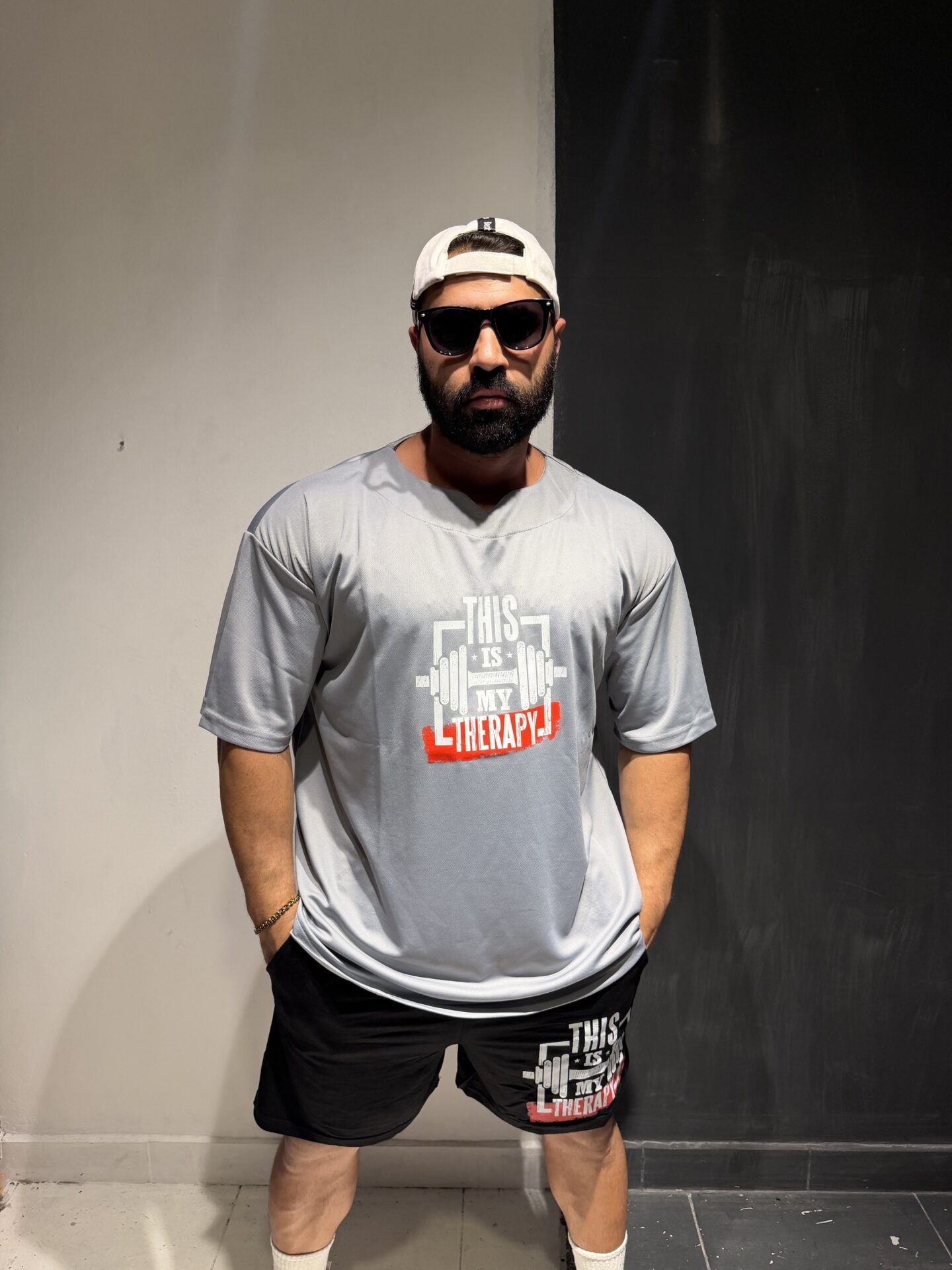 Fitness Aşıklarına Gri This İs My Therapy Delikli Kumaş Relaxx Model Fitness Tişört - Görsel 4