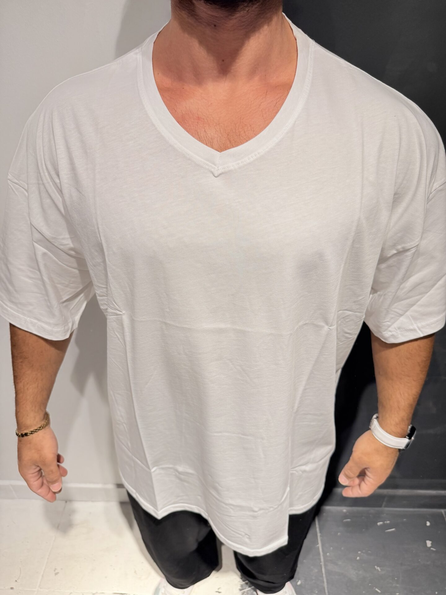 V Yaka Beyaz Kısa Kol %100 Pamuk Penye Basic Baskısız