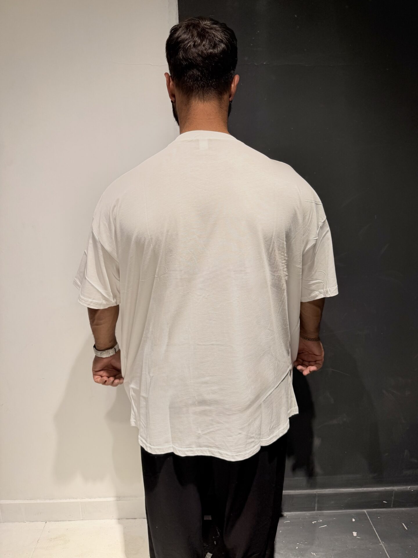 V Yaka Beyaz Kısa Kol %100 Pamuk Penye Basic Baskısız - Görsel 2