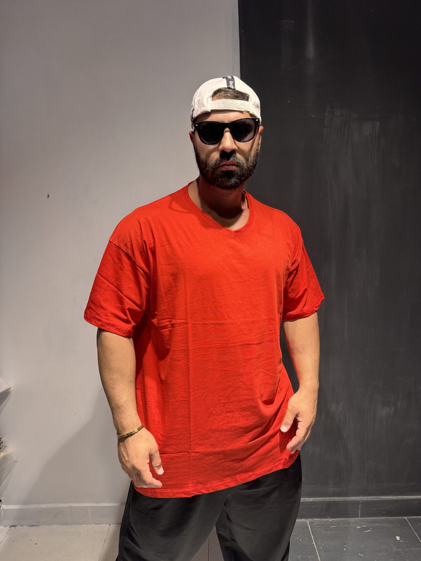 Büyük Beden Kırmızı Baskısız %100 Pamuk V Yaka Kısa Kol Oversize Tişört - Görsel 3