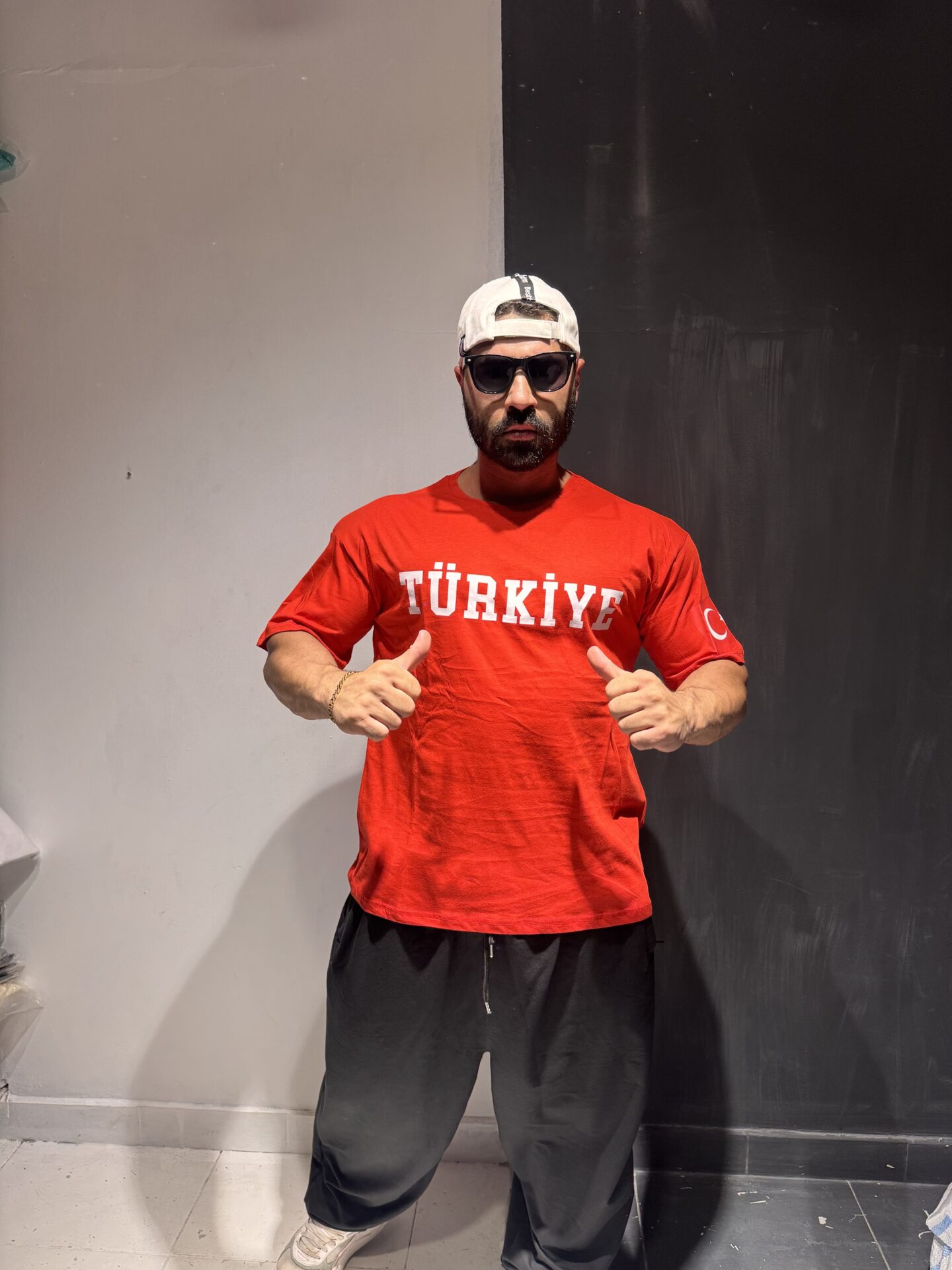 Türkiye Baskılı Kırmızı Büyük Beden Ve Bütün Bedenlere Uygun %100 Pamuk Kısa Kol Bayrak Logolu Tişört - Görsel 3