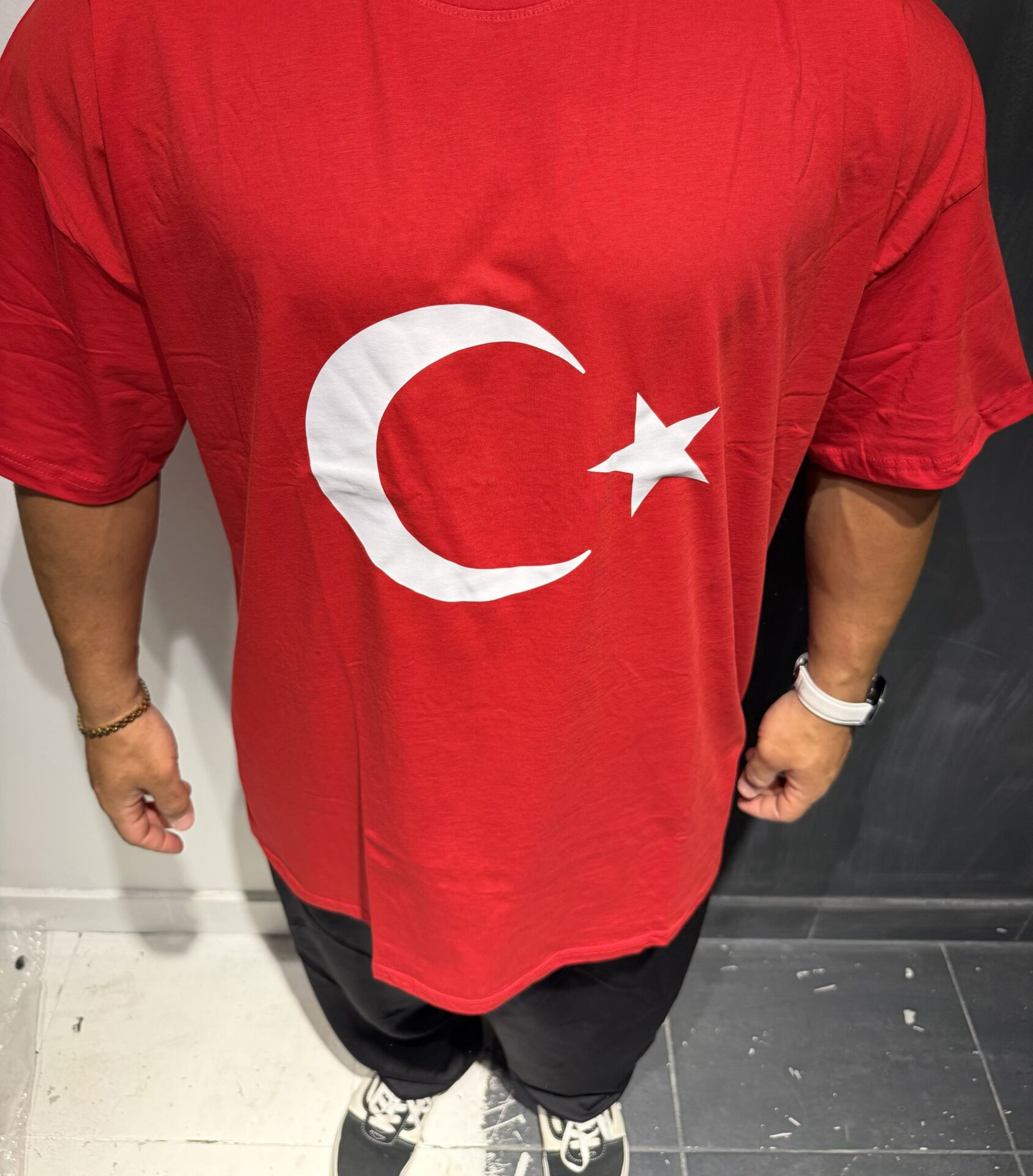 Sırt 10 Baskılı Ay Yıldızlı V Yaka Kırmızı %100 Pamuk Kısa Kol Tişört - Görsel 3